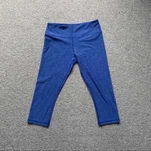 Small Scorpio Sol Cropped Yoga Pants